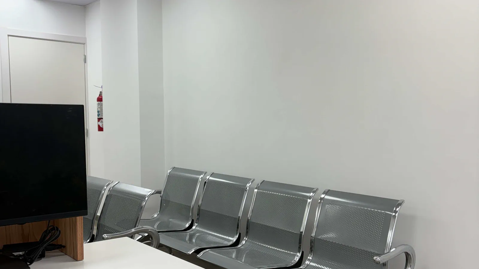 Espacio de atención y sala de espera de la sede